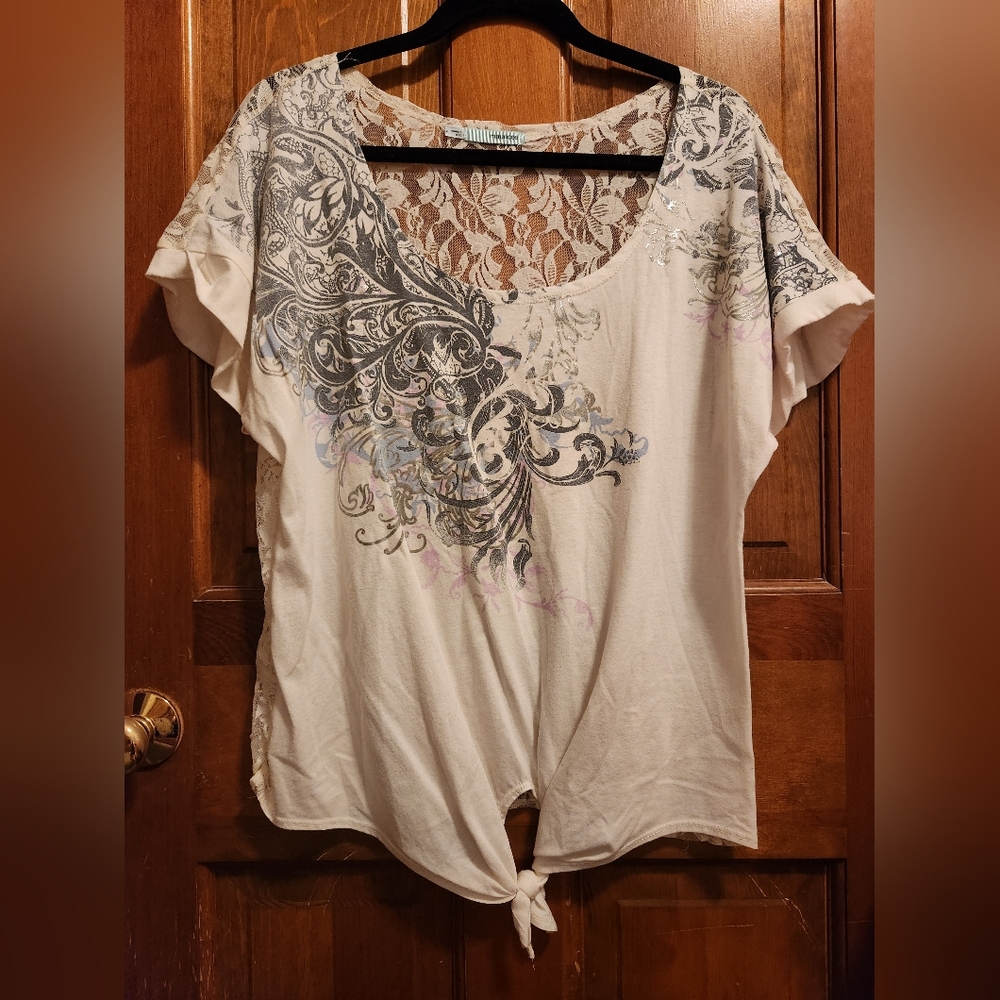 Maurices white short sleeve printed front lace back tee XL